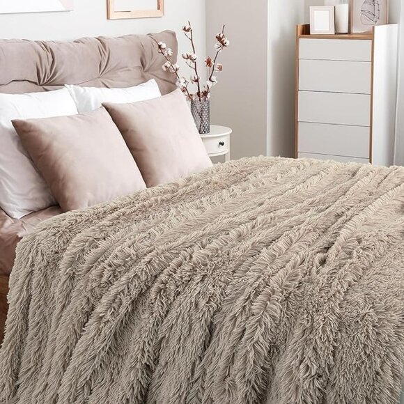 TOONOW Extra Soft Fuzzy Faux Fur Blanket Queen Size 78"x90", Reversible … - Picture 1 of 16